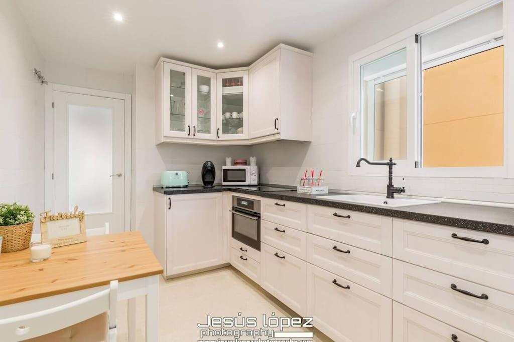 Apartamento Calma Beach Home 托雷莫利诺斯 外观 照片
